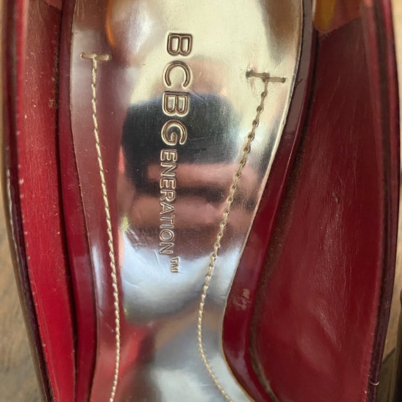 BCBG burgundy heels - Picture 6 of 7